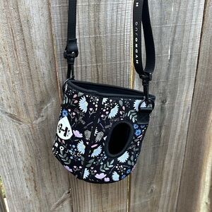 HydroJug Black Floral carrier